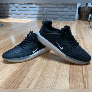 Nike SB Nyjah 3 Skate Shoes